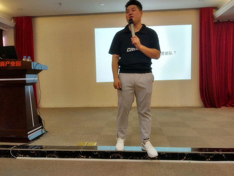 周末，貝朗鋼線成型機廠家員工與您相約聚大電商產業園